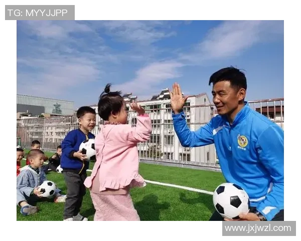 三大足球巨星与孩子们共度美好时光 亲自示范技巧传递运动精神