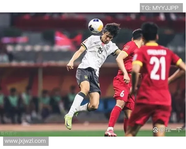 中国足球二号球星究竟是谁引发球迷热议与媒体深度解读