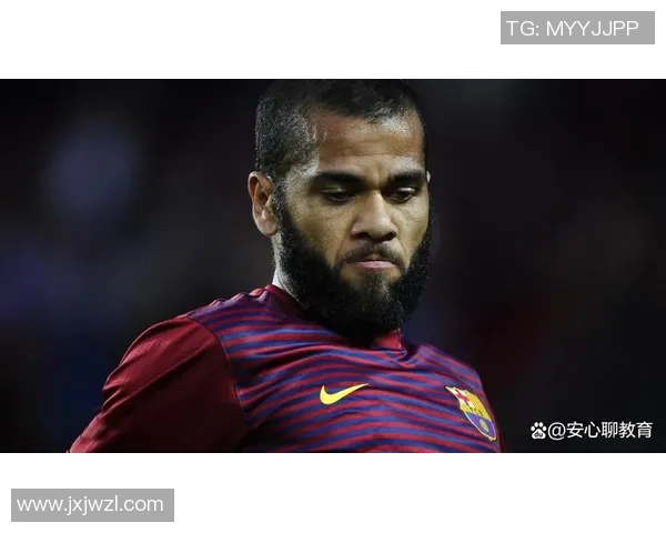 国内知名足球球星私下抽烟习惯引发大众关注与健康话题讨论