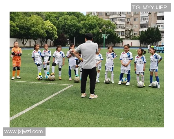 明星球员如何通过科学训练与恢复策略确保每场比赛顺利上场踢足球