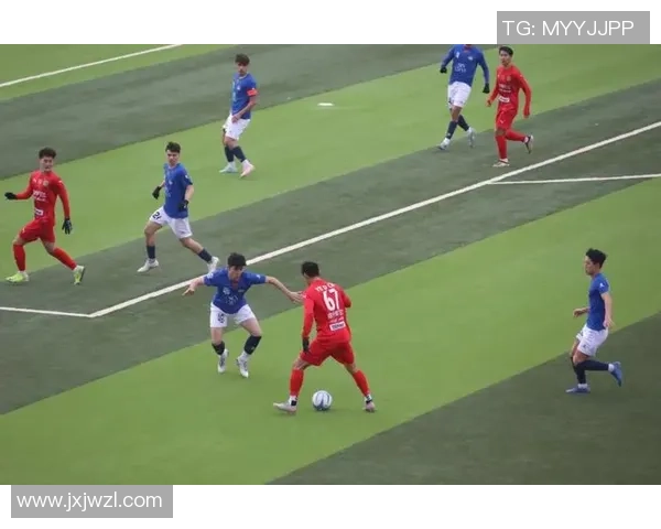 超帅足球明星展现惊人技巧与魅力，赛场内外的全能表现引爆全球粉丝热潮