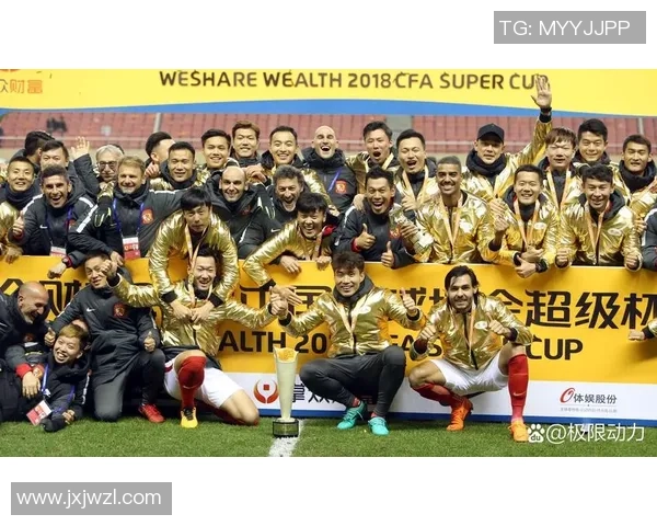 足球传奇人物告别赛场 谁将永远留在球迷心中